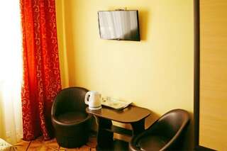 Гостиница Марс Адлер Стандартный двухместный номер с большой кроватью и выходом на балкон-3